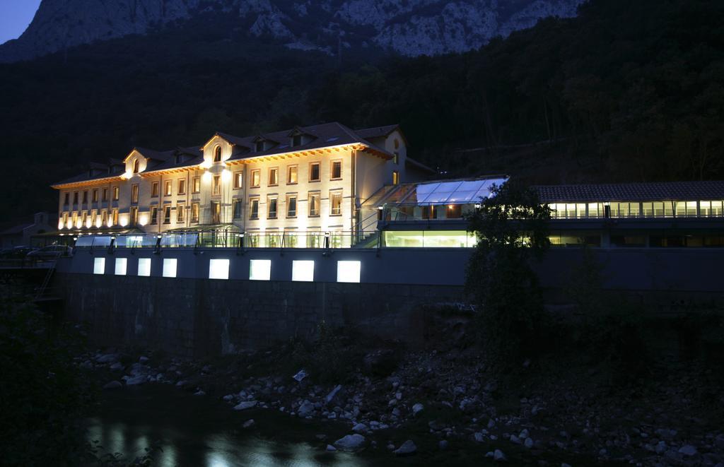 Hotel Balneario La Hermida Bagian luar foto