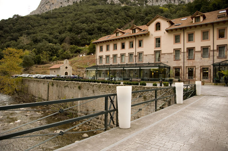 Hotel Balneario La Hermida Bagian luar foto